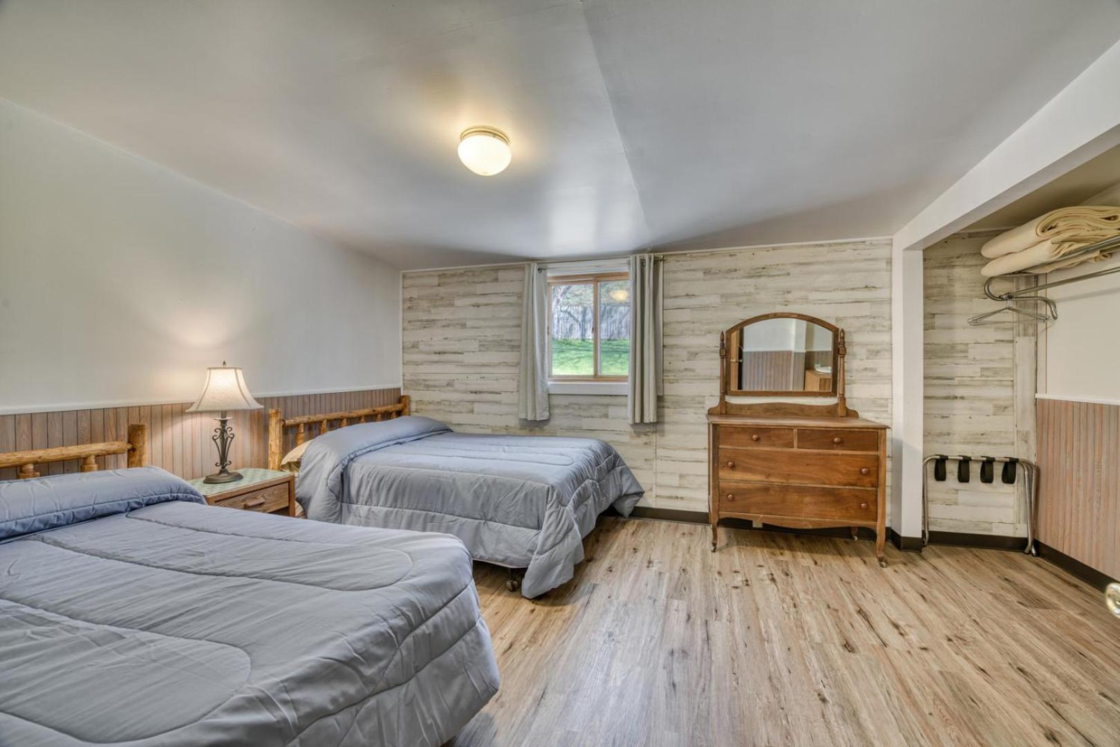 Edgewater Resort Айрън Маунтин Екстериор снимка