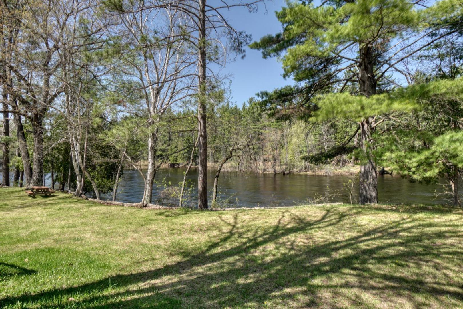 Edgewater Resort Айрън Маунтин Екстериор снимка